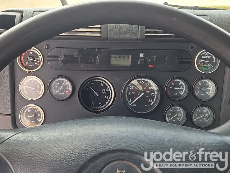 2012-freightliner-cascadia-125-image-104