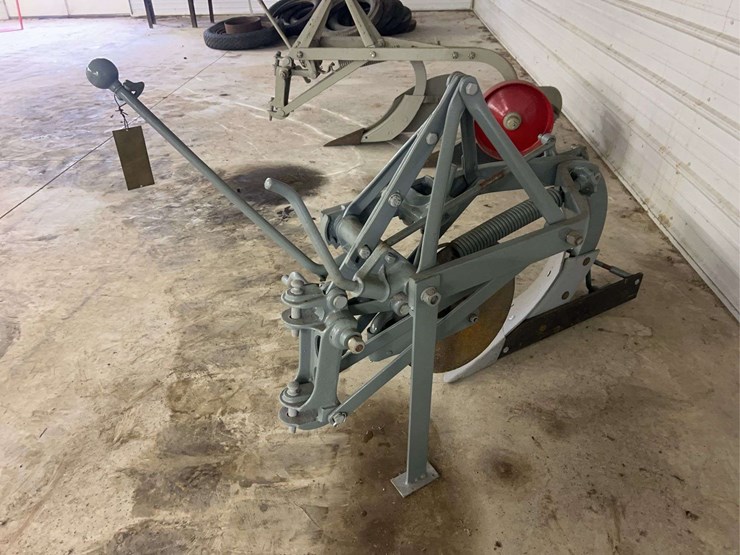 one-bottom-ferguson-plow-image-2