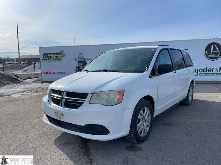 2014-dodge-grand-caravan-sxt-image-1