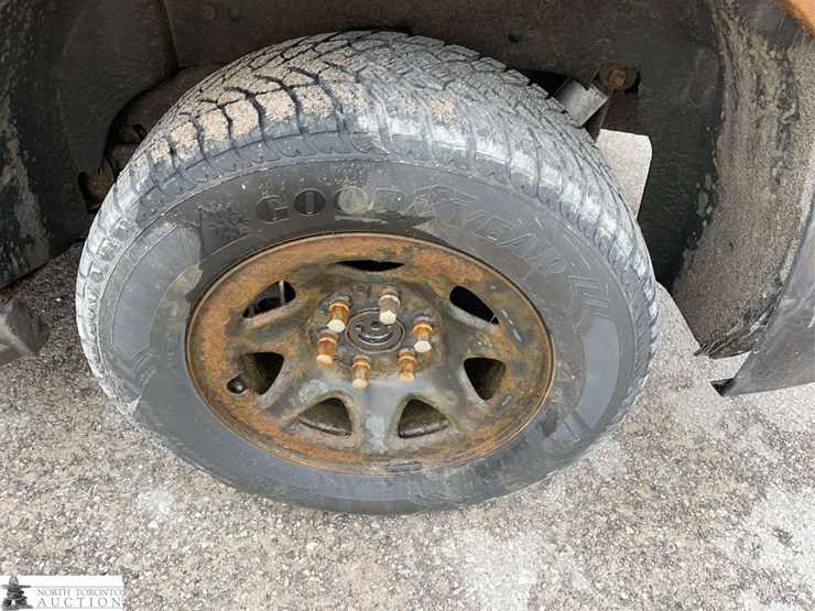 2017-chevrolet-tahoe-image-21