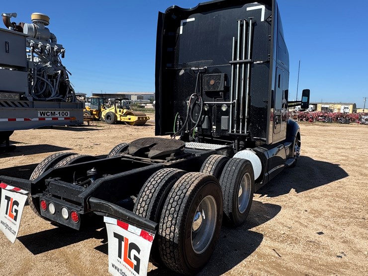 2015-kenworth-t680-image-3