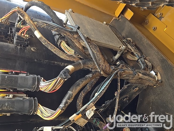 2019-caterpillar-336-image-53