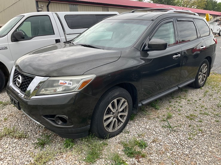 2015-nissan-pathfinder-image-1