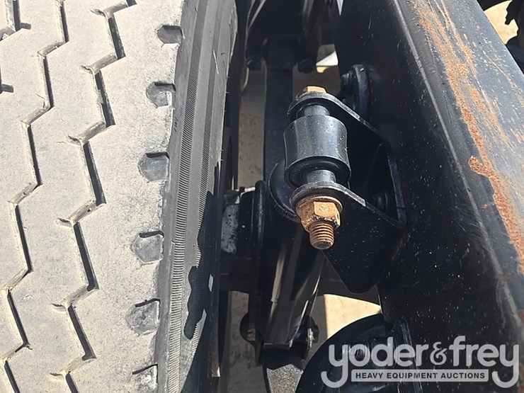 2014-freightliner-cascadia-113-image-27