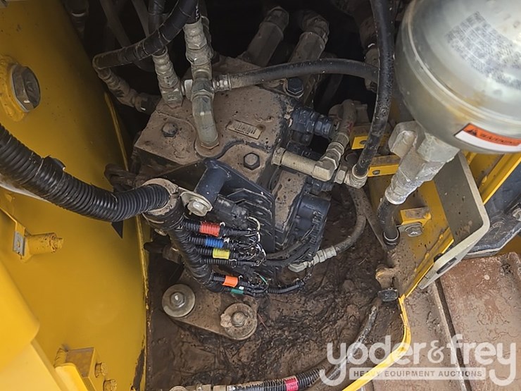 2014-komatsu-d61px-23-image-57