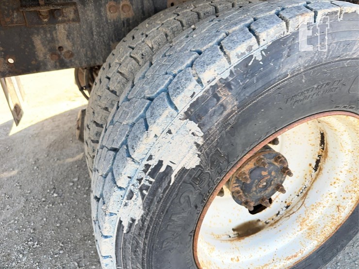 2005-sterling-lt9500-image-14