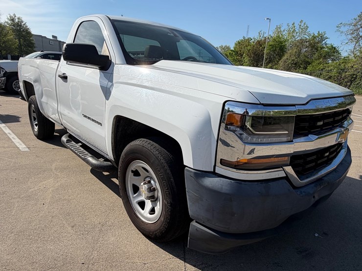 2017-chevrolet-silverado-1500-image-2
