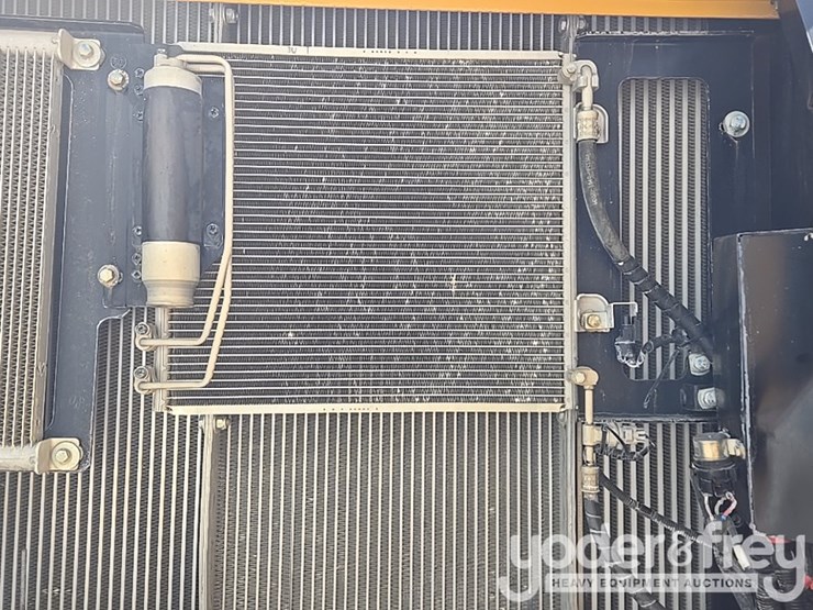 2017-deere-210g-lc-image-47