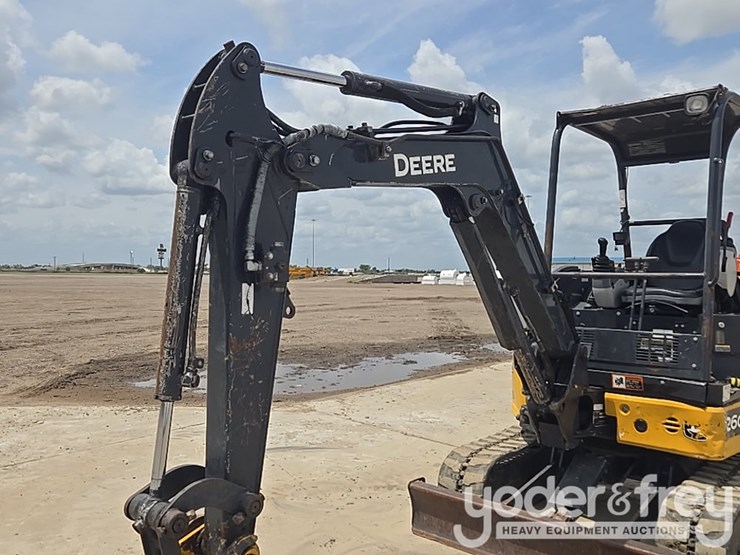 2022-deere-26g-image-31