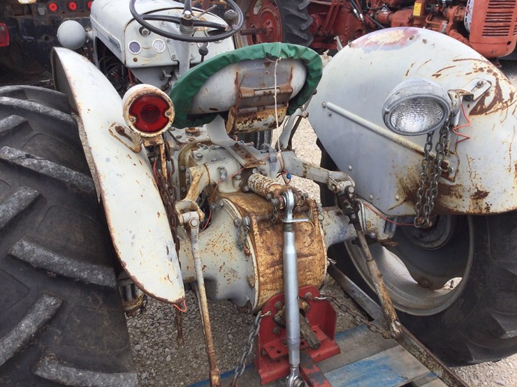 1949-ford-tractor-image-4