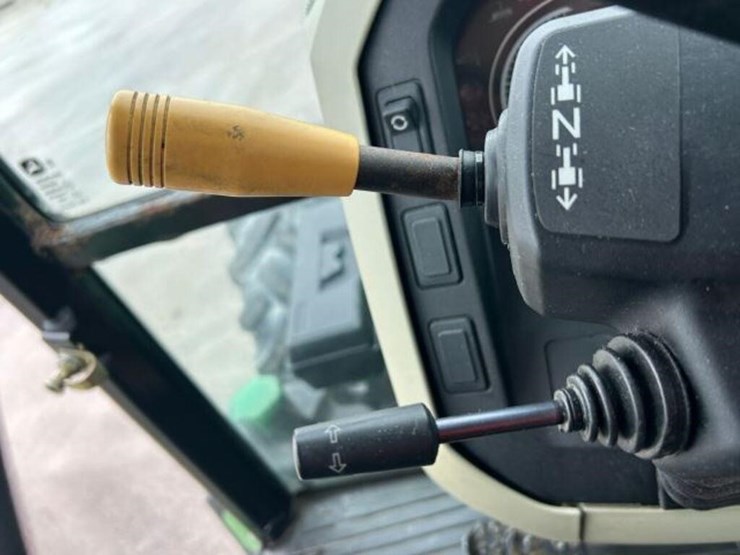 2016-john-deere-5085e-image-13