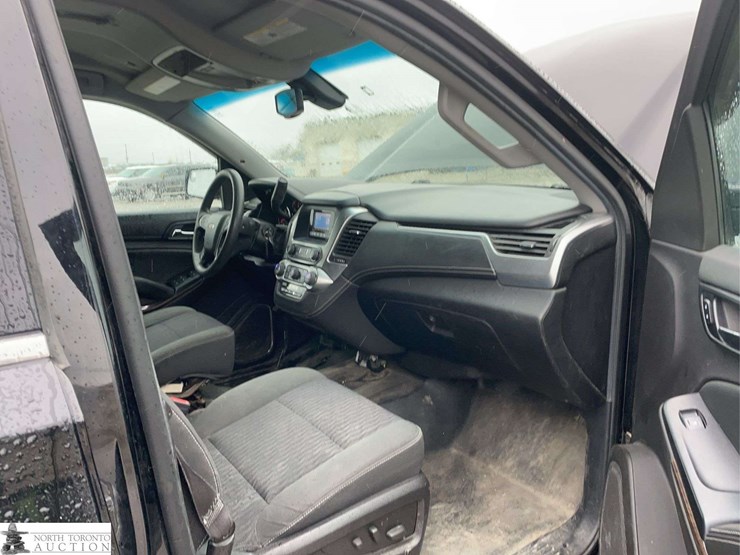 2015-chevrolet-tahoe-image-24