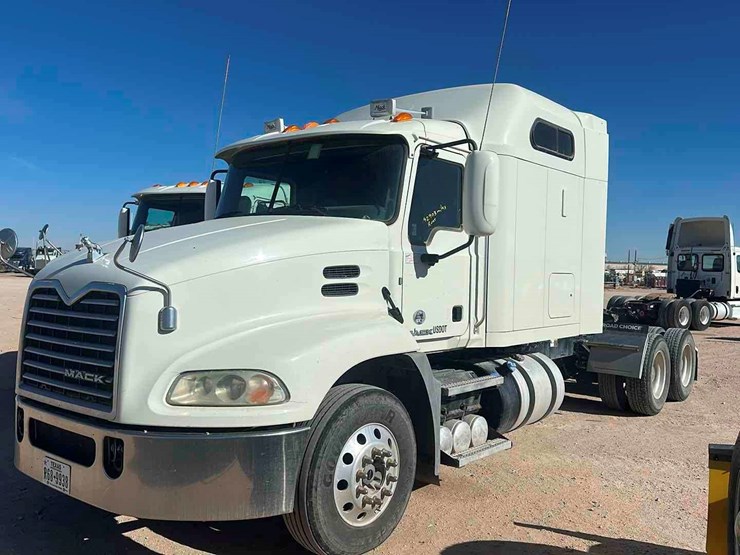 2018-mack-cxu-(pinnacle)-image-1