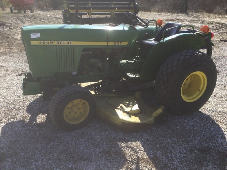 john-deere-850-image-1