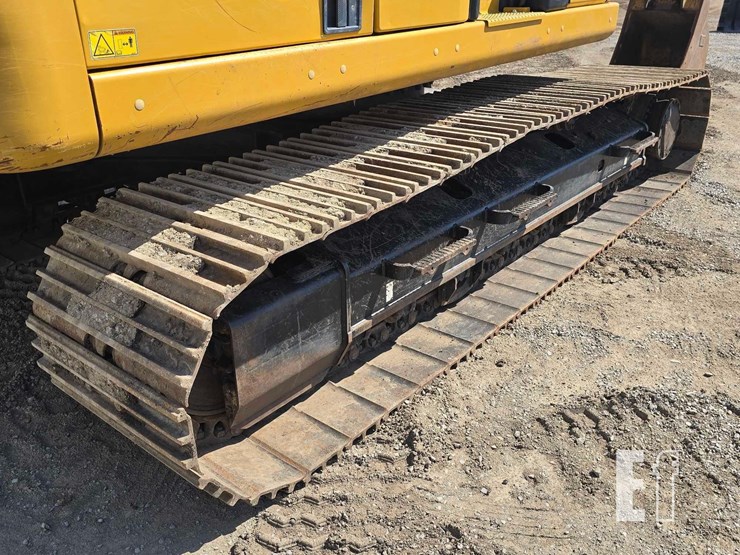 2020-caterpillar-323-image-40