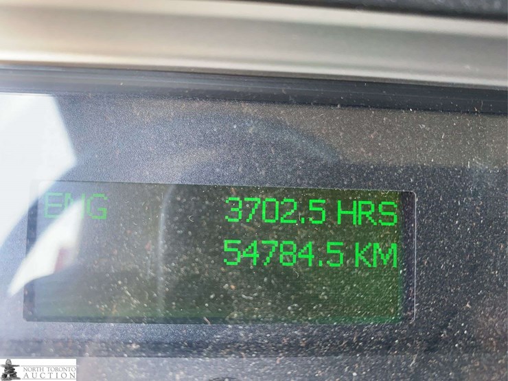 2016-freightliner-108sd-image-21