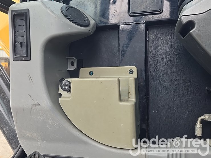 2018-caterpillar-305.5-image-97