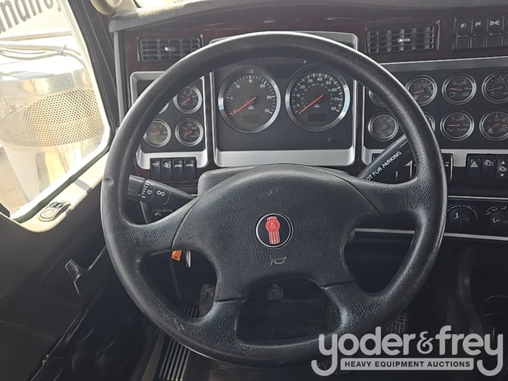 2014-kenworth-t880-image-138