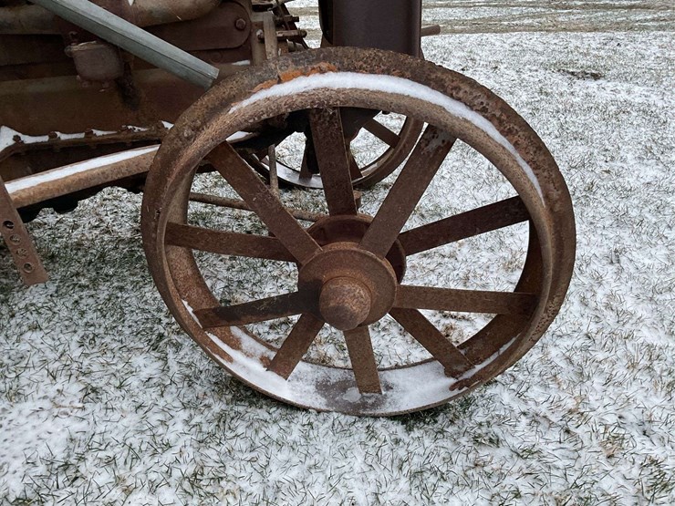 fordson-with-mounted-gleaner-combine-image-16