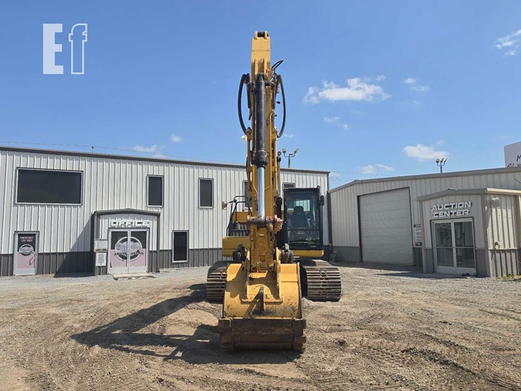 2019-caterpillar-320-image-7