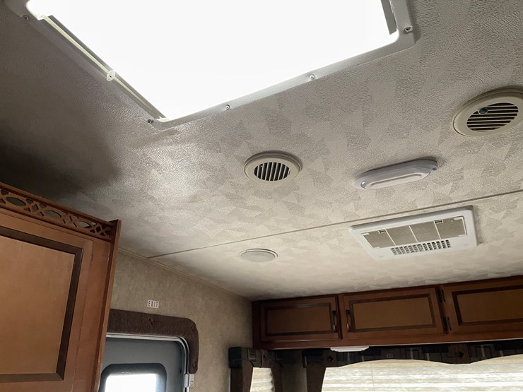 #201-•-2014-palomino-puma-253-fbs-27'-fifth-wheel-camper-(has-wi-title)-image-79