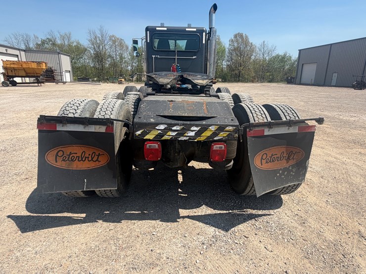2009-peterbilt-367-image-21