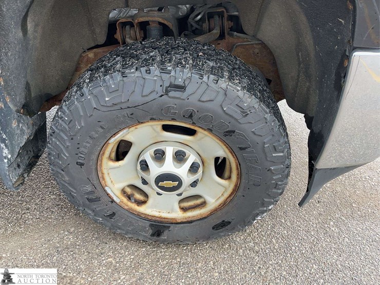 2015-chevrolet-silverado-2500hd-image-25