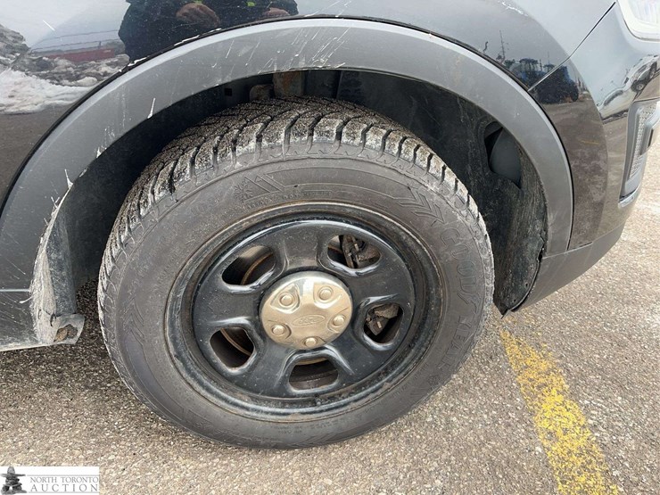 2017-ford-explorer-image-21