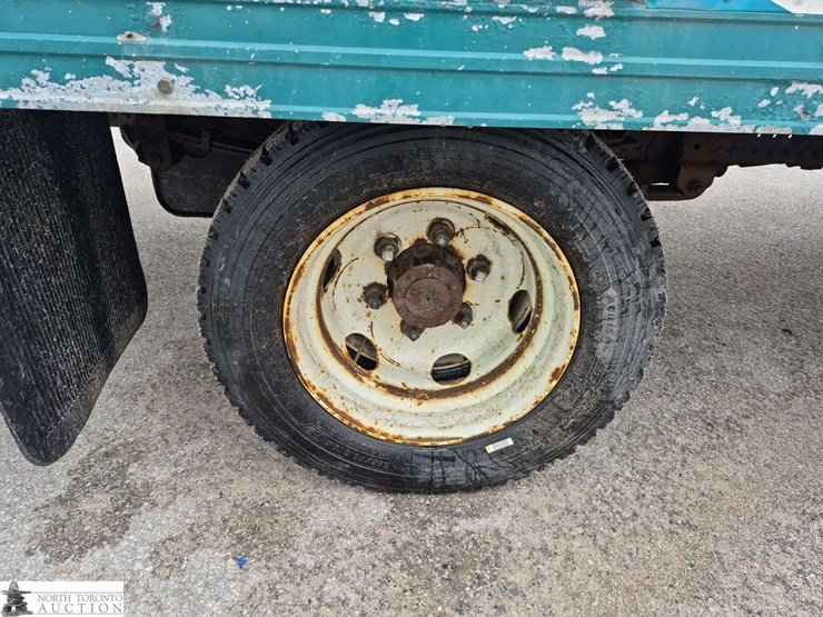 2014-isuzu-nqr-image-24