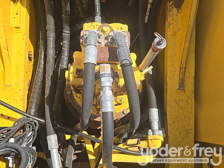 2015-komatsu-pc490-lc-11-image-129