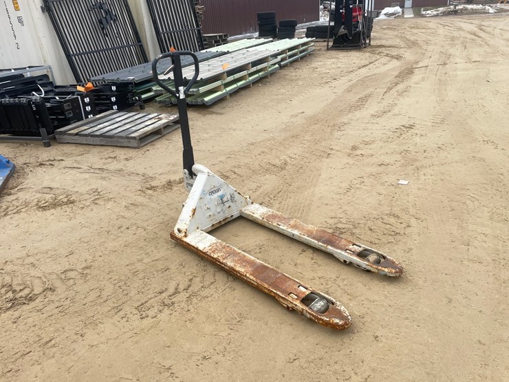 #3916-•-crown-5,000-lbs.-pallet-jack-image-3