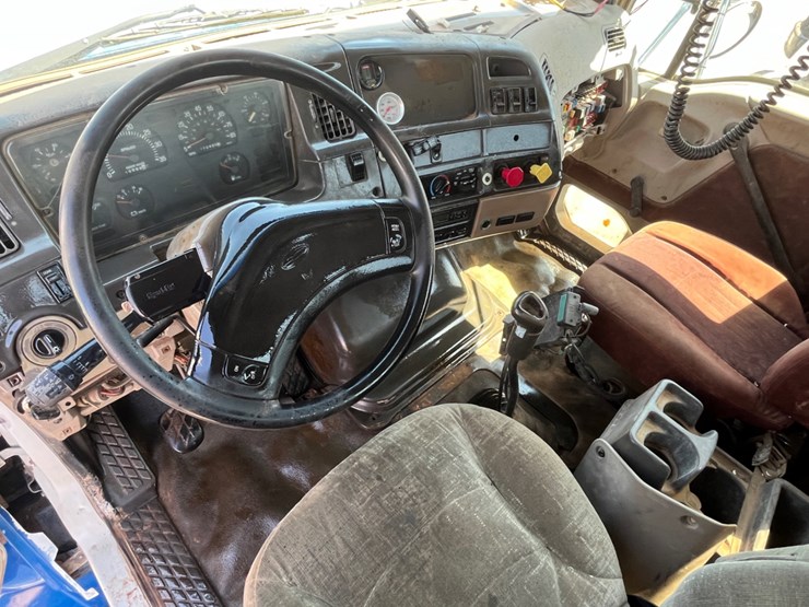 2002-sterling-lt9500-image-19