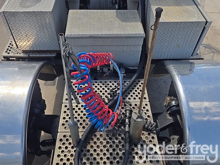 2014-kenworth-t880-image-65