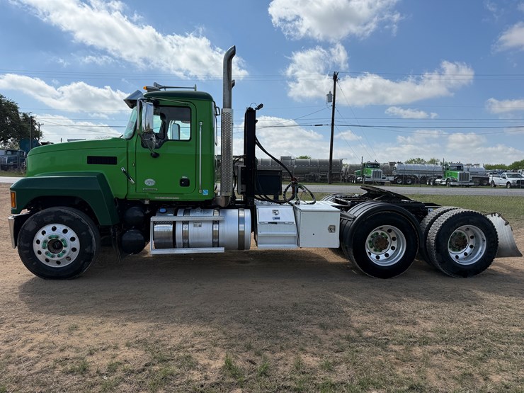 2019-mack-pinnacle-image-8