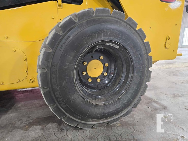 2022-caterpillar-262d3-image-24