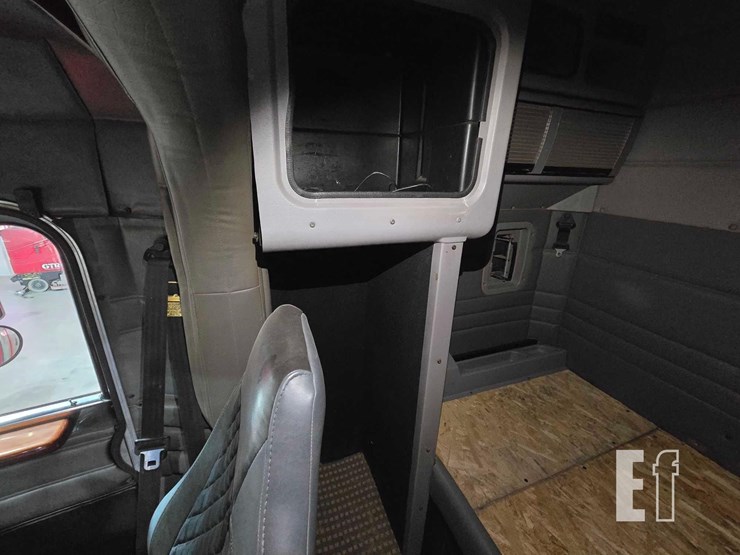 2002-peterbilt-378-image-21