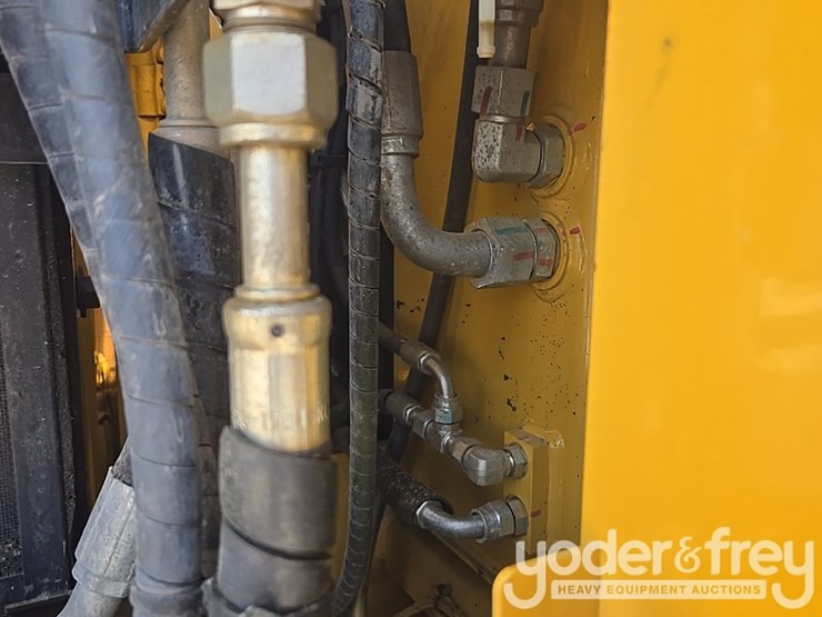 2018-caterpillar-305.5-image-71