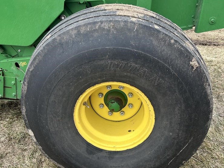 2011-john-deere-568-image-9