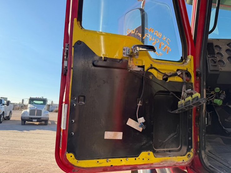 2010-mack-titan-image-16