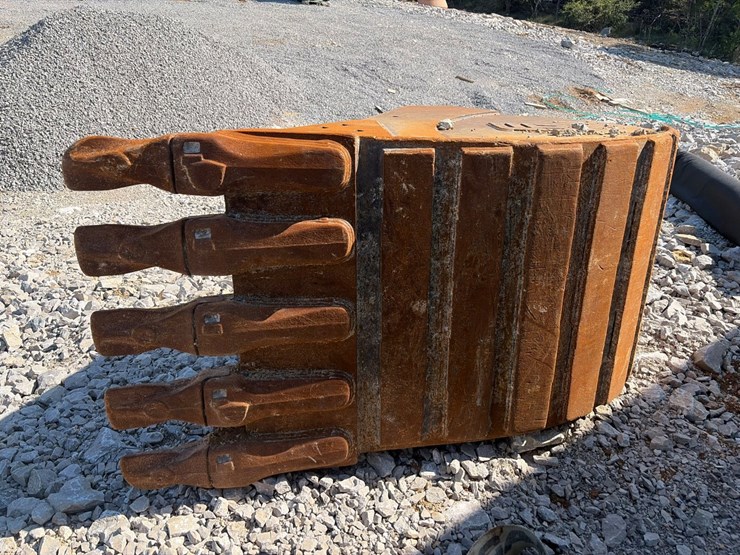 2022-volvo-ec300el-image-24