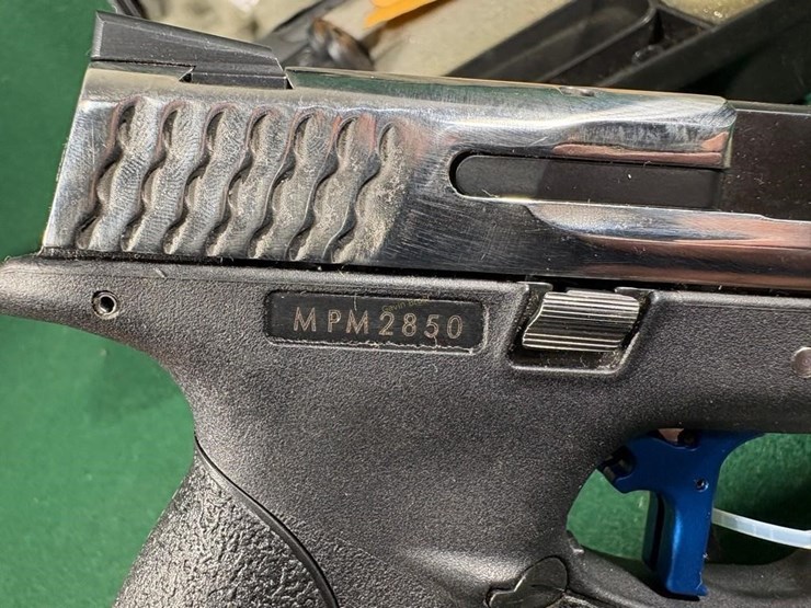 smith-&-wesson-m&p-40---40-s&w-pistol-image-11