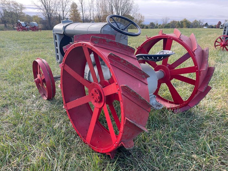 1918-fordson-tractor-image-3
