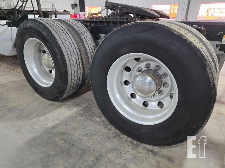 2016-freightliner-cascadia-125-image-29