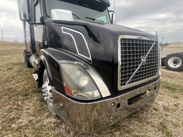 #31955-•-2012-volvo-vnl-tandem-axle-truck-tractor-image-10