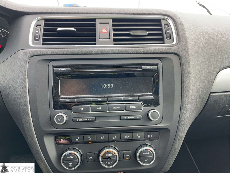 2013-volkswagen-jetta-hybrid-trendline-4dr-sedan-image-17