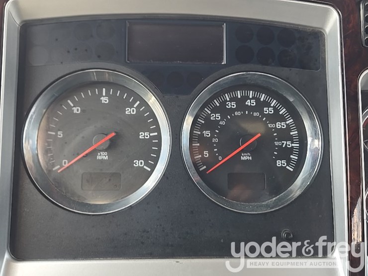 2014-kenworth-t880-image-141