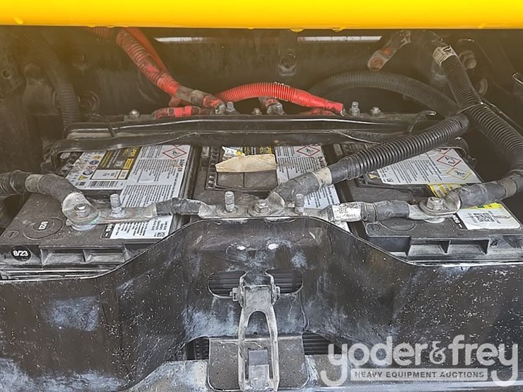 2012-freightliner-cascadia-125-image-54