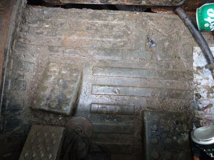 2010-caterpillar-232b-image-12