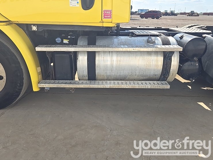 2014-freightliner-cascadia-113-image-62