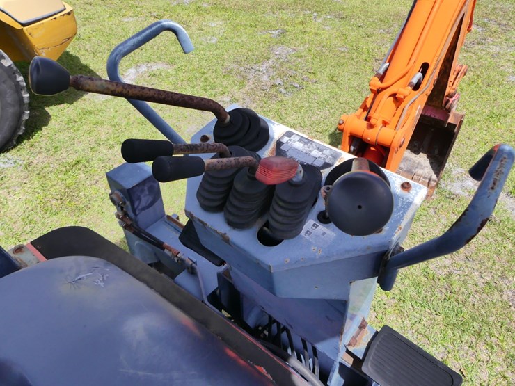 2001-kubota-r520-image-15